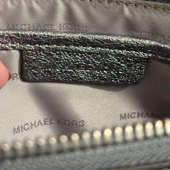 Michael Kors Jet Set Bag in Metallic Silver Leather - Picture 7 of 7